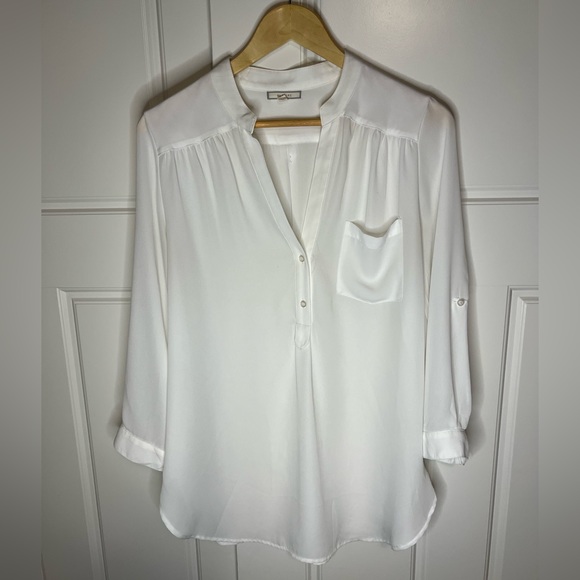 White, v-neck, Pleione top. Relaxed fit, tunic length with adjustable sleeves. - Picture 3 of 9